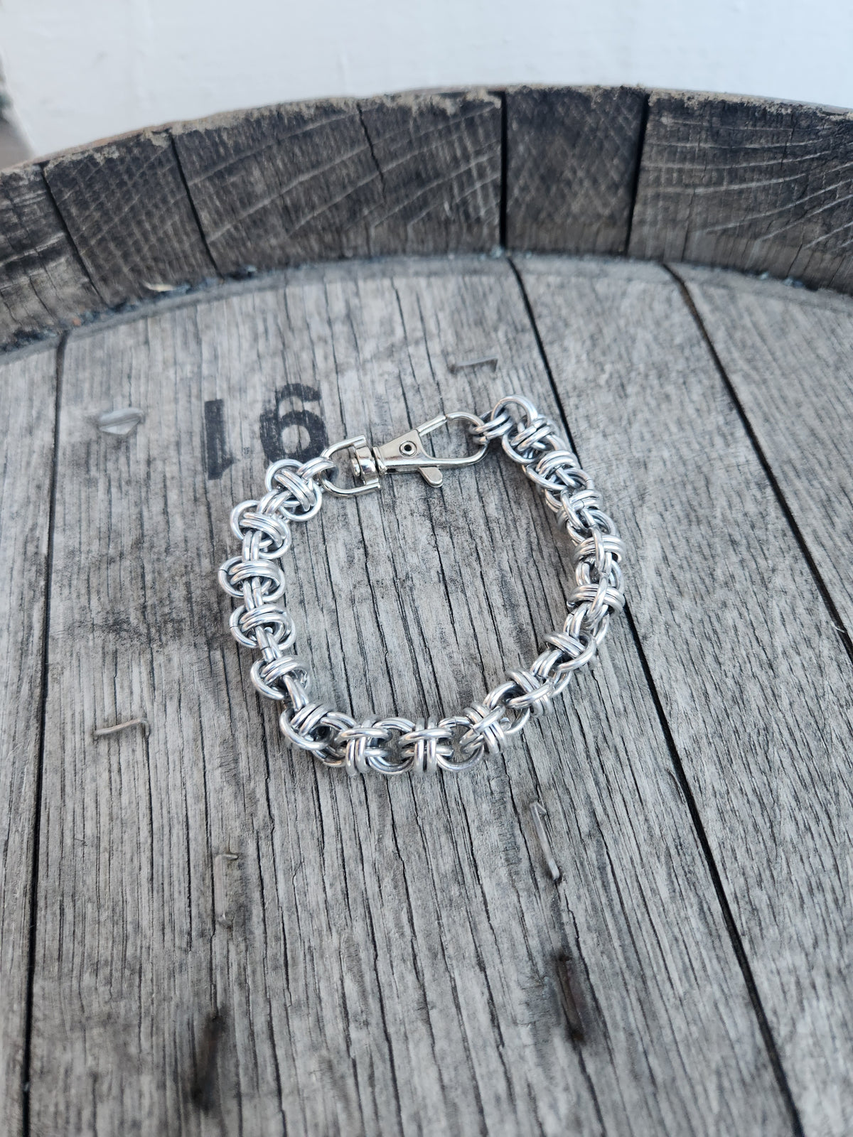 Polished Steel Ring Bracelet with Unique Pattern, Simple Design, Versatile Accessory for Everyday Wear
